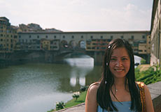 Manda in front of the famous Pontevecchio bridge