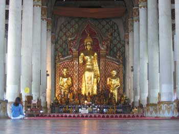 Inside Wat Chiang Man