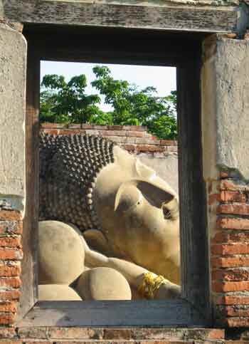 Large reclining Buddha